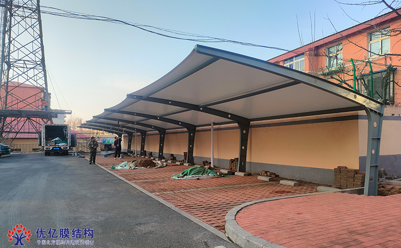 十里岗膜结构车棚安装完成