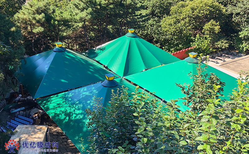 慕田峪长城游客等待区电动遮阳伞安装完成